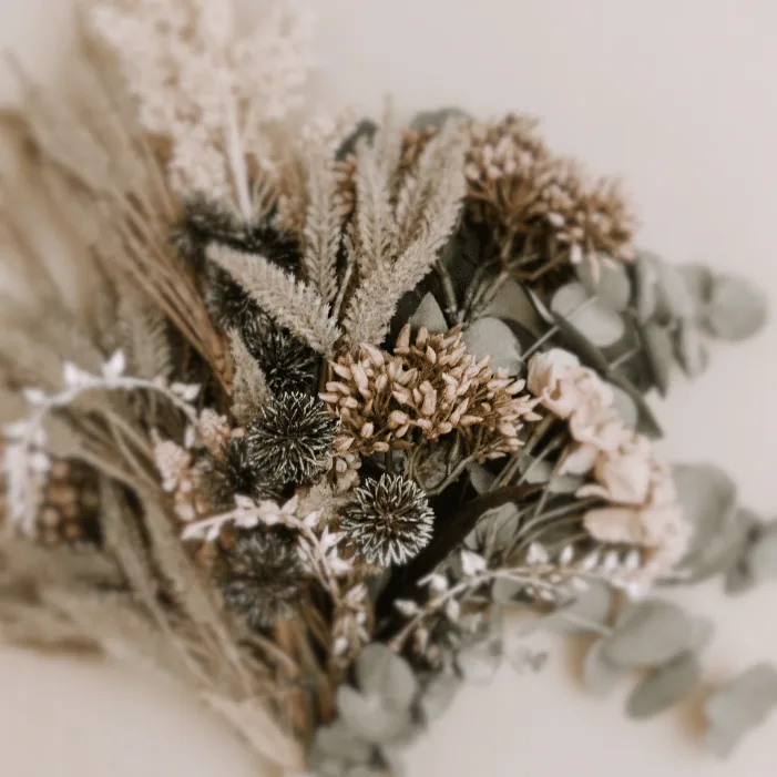 Bouquet de fleurs séchées — décoration d'intérieur naturelle